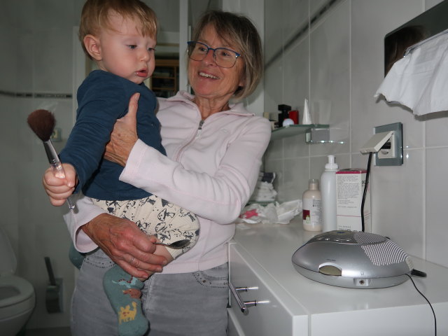 Nils und Mama im Haus meiner Eltern