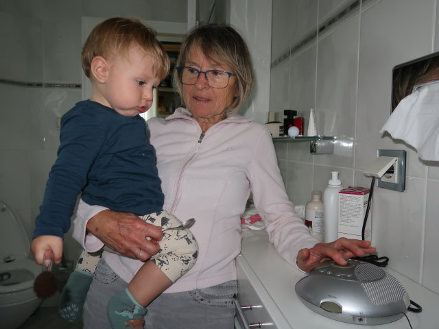 Nils und Mama im Haus meiner Eltern