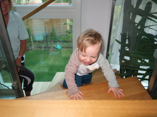 Mama und Nils im Haus meiner Eltern