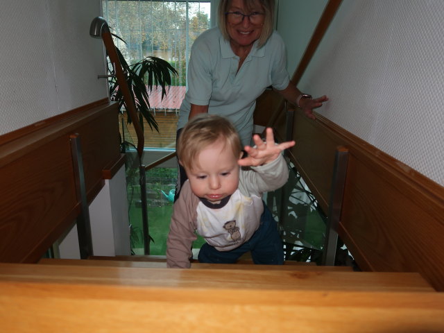 Nils und Mama im Haus meiner Eltern