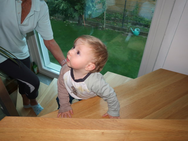 Mama und Nils im Haus meiner Eltern