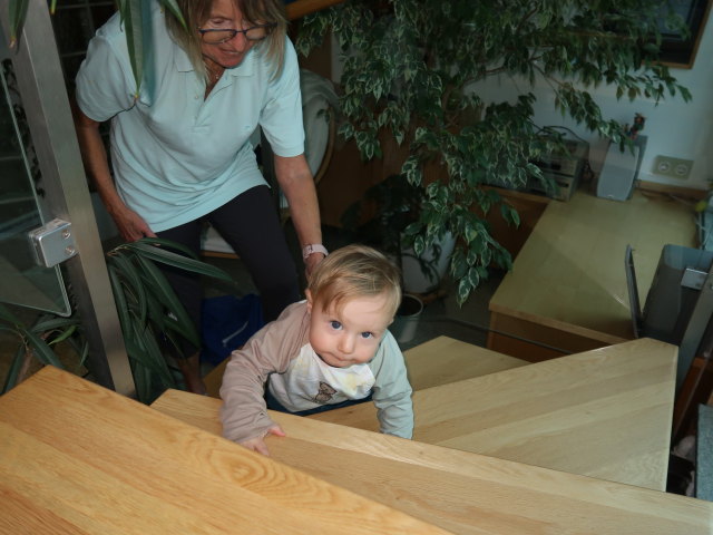 Mama und Nils im Haus meiner Eltern