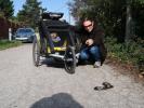 Nils und Sabine am Campingplatzweg