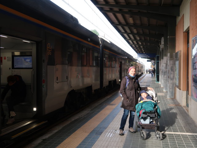 Sabine und Nils in der Stazione di Cattolica-San Giovanni-Gabicce, 11 m (3. Nov.)