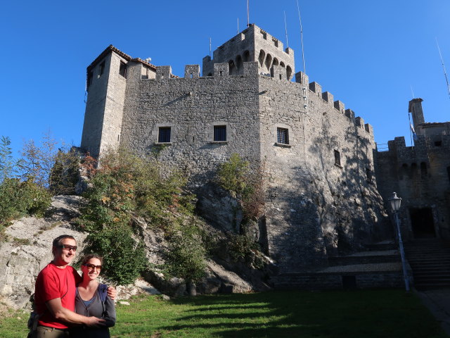 Ich und Sabine beim Seconda Torre in der Città di San Marino (4. Nov.)