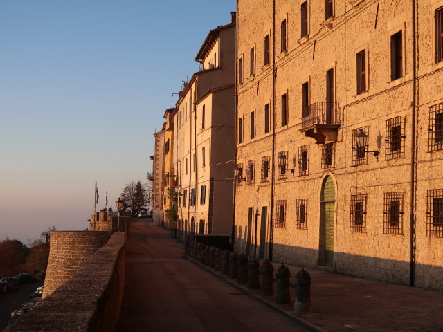 Contrada delle Mura in der Città di San Marino (4. Nov.)