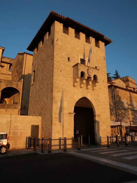 Torre di Porta San Francesco in der Città di San Marino (4. Nov.)