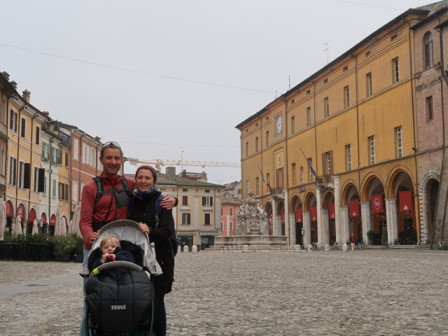 Ich, Nils und ich auf der Piazza del Popolo in Cesena (5. Nov.)