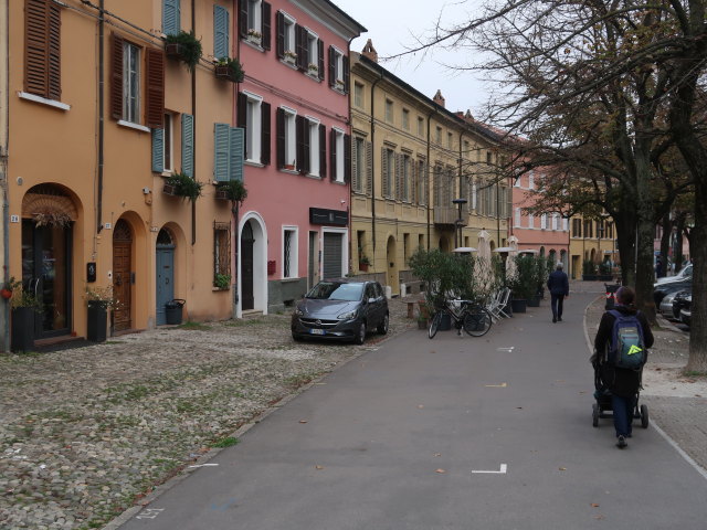 Sabine auf der Piazza del Popolo in Cesena (5. Nov.)