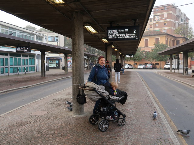 Sabine und Nils in der Autostazione in Modena (7. Nov.)