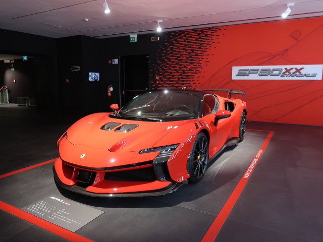 Ferrari SF90 XX Stradale im Museo Ferrari in Maranello (7. Nov.)