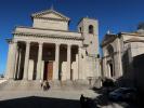 Sabine bei der Basilica di San Marino in der Città di San Marino (4. Nov.)