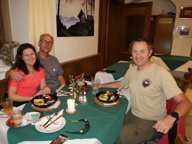 Melanie, Frank und ich im Gasthof Bodenbauer, 884 m (17. Nov.)