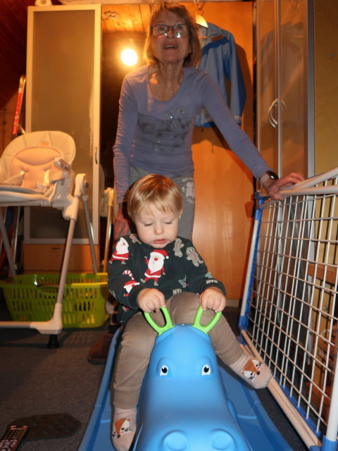 Nils und Mama im Haus meiner Eltern