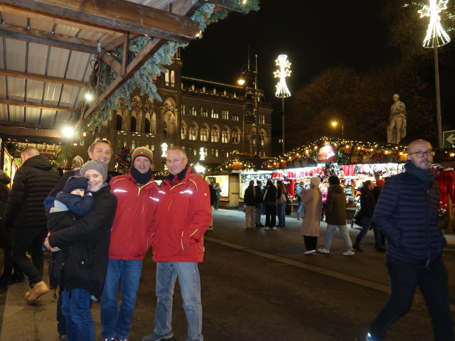 Nils, Sabine, Jörg und Erich am Wiener Christkindlmarkt