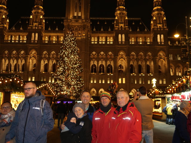 Nils, Sabine, ich, Jörg und Erich am Wiener Christkindlmarkt