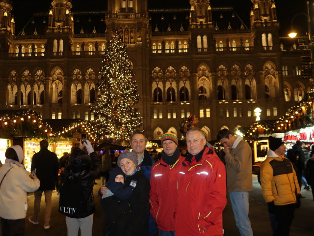 Nils, Sabine, ich, Jörg und Erich am Wiener Christkindlmarkt