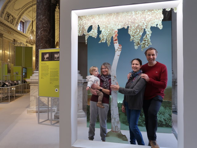 Nils, Mama, Sabine und ich in der Sonderausstellung 'Holidays in Austria. Ein Urlaubsland erfindet sich neu'