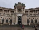 Nils, Sabine und Mama bei der Hofburg