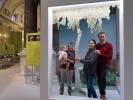 Nils, Mama, Sabine und ich in der Sonderausstellung 'Holidays in Austria. Ein Urlaubsland erfindet sich neu'