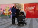 Ich, Sabine und Nils beim Karikaturmuseum Krems