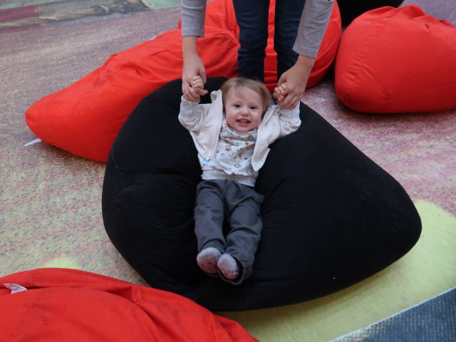 Nils in der Sonderausstellung 'Monster Chetwynd'