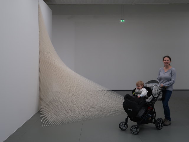 Nils und Sabine in der Sonderausstellung 'Kazuko Miyamoto'