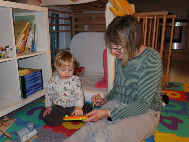 Nils und Mama in unserer Wohnung