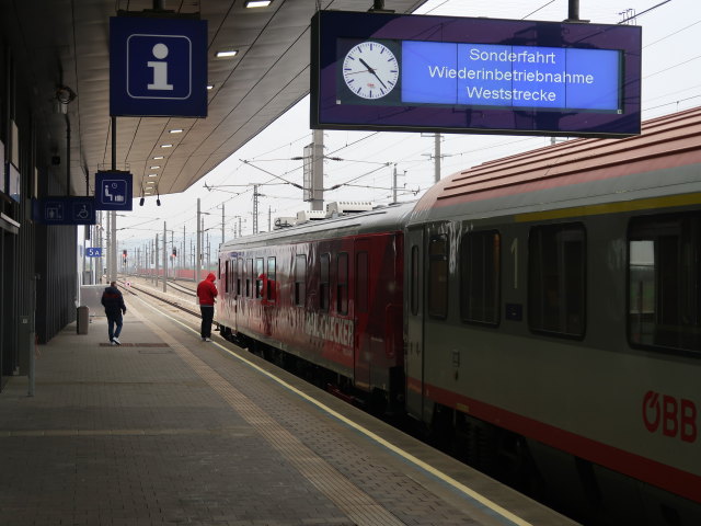 Rail Checker im Bahnhof Tullnerfeld, 181 m