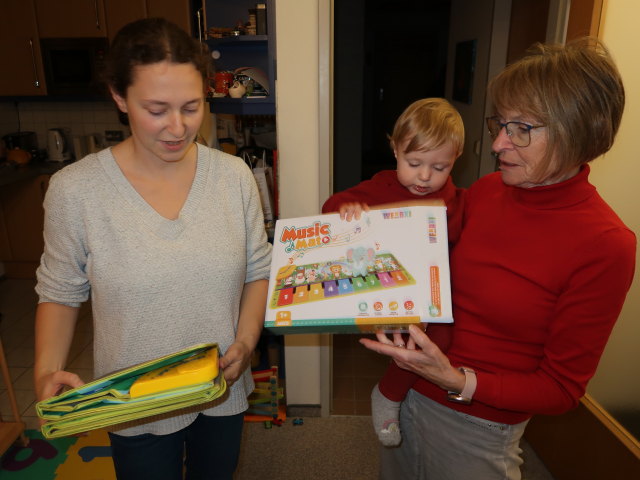 Sabine, Nils und Mama in unserer Wohnung