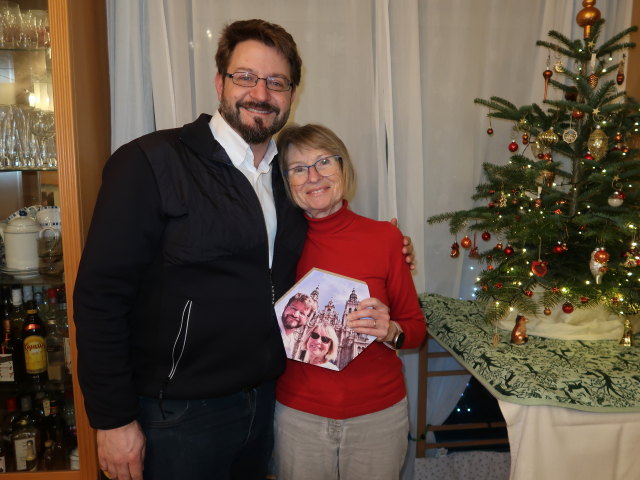 Markus und Mama in unserer Wohnung