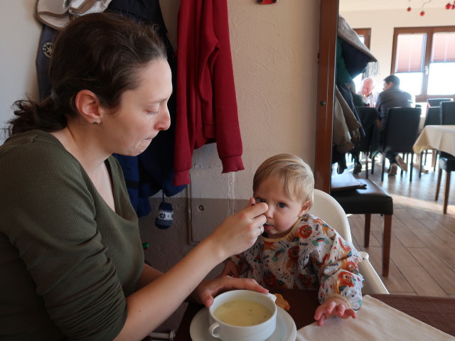 Sabine und Nils im Schutzhaus am Buchberg, 469 m