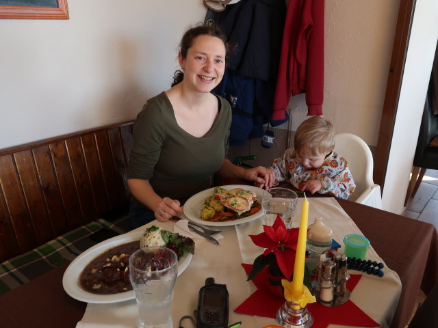 Sabine und Nils im Schutzhaus am Buchberg, 469 m