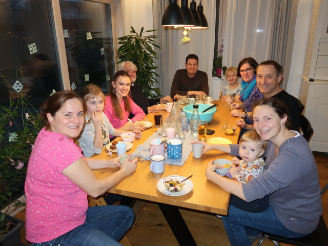 Katrin, Emma, Anja Liv, Herwig, Stefan, Felix, Kerstin, ich, Nils und Sabine im Haus von Katrin und Florian