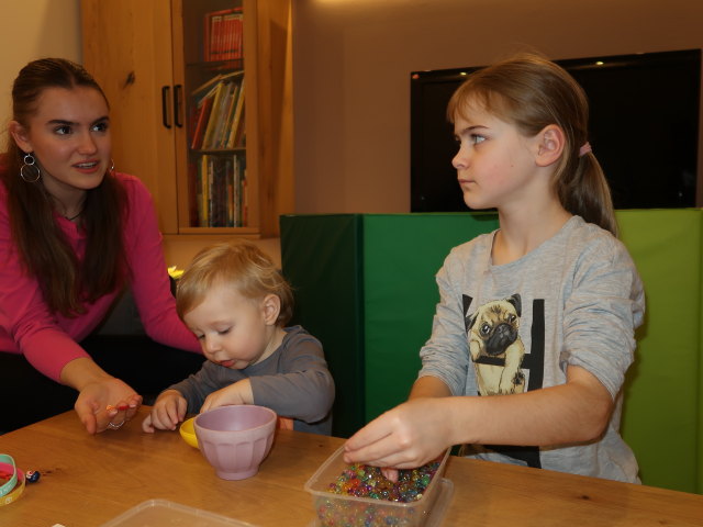 Anja Liv, Nils und Emma im Haus von Katrin und Florian