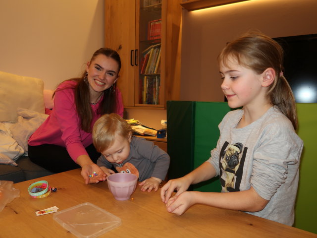 Anja Liv, Nils und Emma im Haus von Katrin und Florian