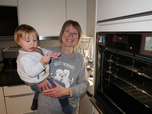 Nils und Mama im Haus meiner Eltern