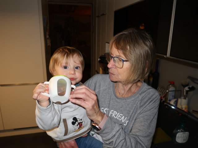 Nils und Mama im Haus meiner Eltern