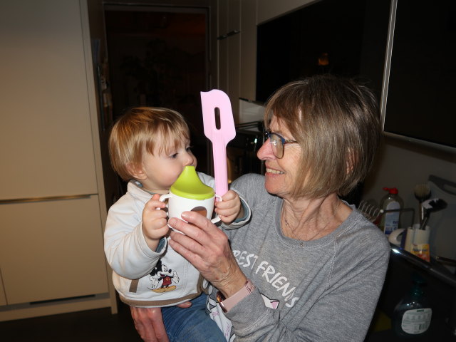 Nils und Mama im Haus meiner Eltern