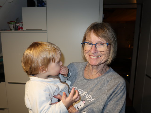 Nils und Mama im Haus meiner Eltern
