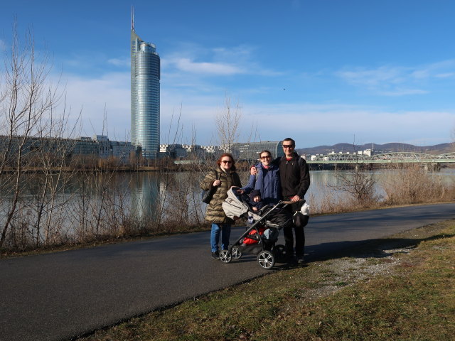 Brigitte, Nils, Sabine und ich zwischen Nordbahnbr&uuml;cke und Brigittenauer Br&uuml;cke