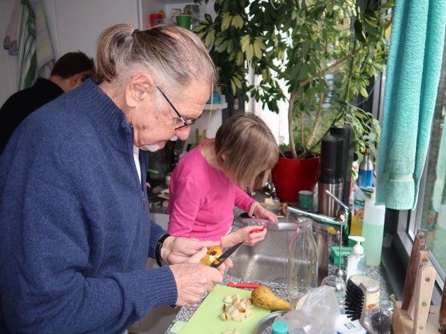 Markus, Papa und Mama in Markus Wohnung (10. Feb.)