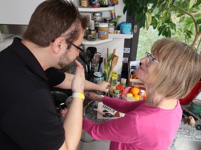 Markus und Mama in Markus Wohnung (10. Feb.)