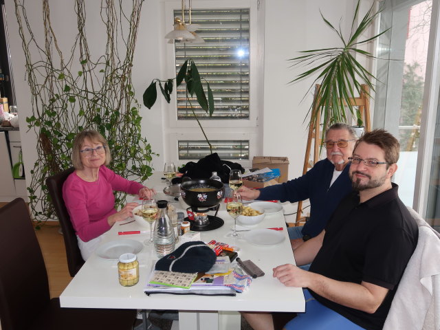 Mama, Papa und Markus in Markus Wohnung (10. Feb.)