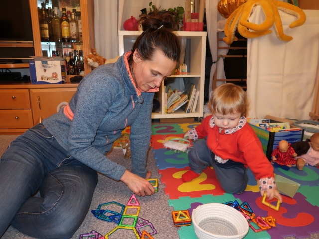 Ursa und Nils in unserer Wohnung