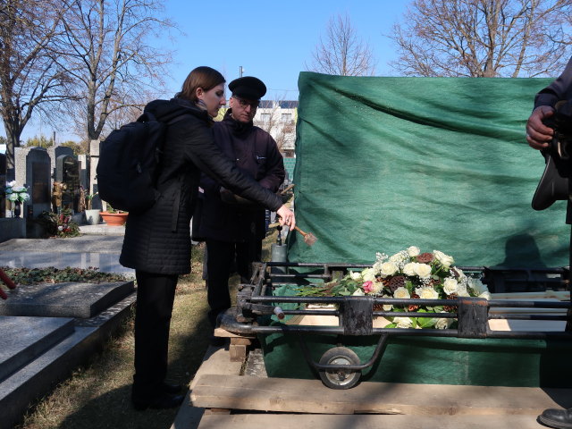 Sonja am Stammersdorfer Zentralfriedhof