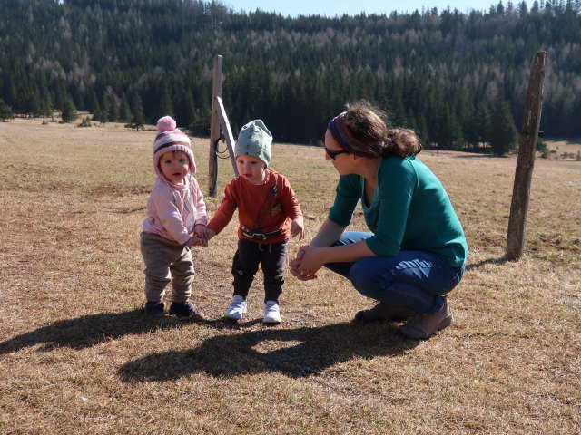 Ella, Nils und Sabine auf der Mamauwiese, 957 m
