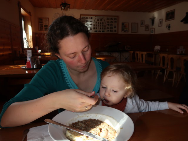 Sabine und Nils im &Ouml;hler-Schutzhaus, 1.028 m