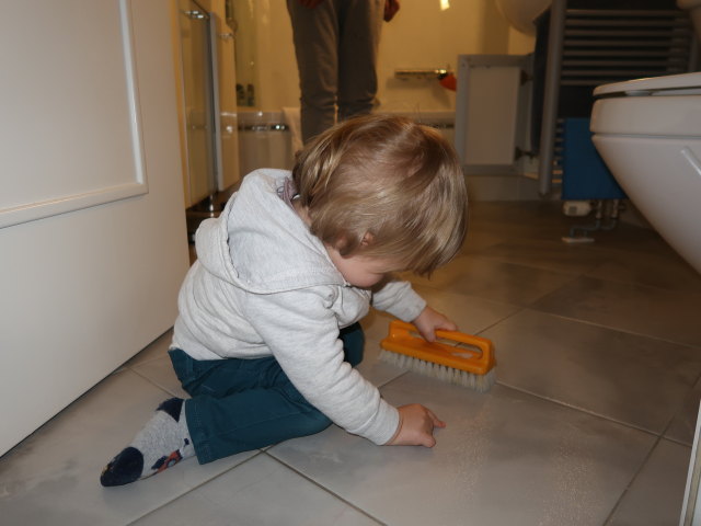 Nils im Haus meiner Eltern