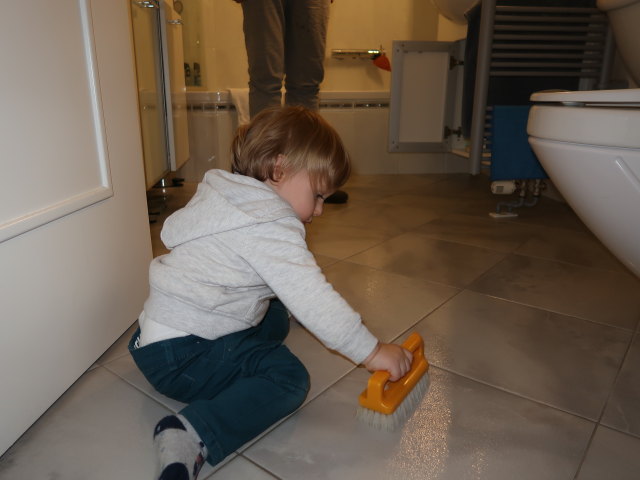 Nils im Haus meiner Eltern